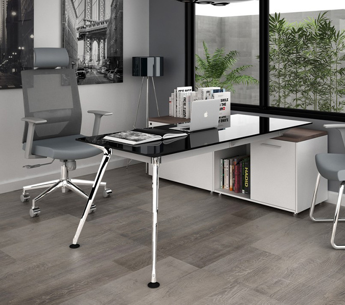 Escritorio Z/CHROME - Z Cosmo Vidrio con Credenza Lateral